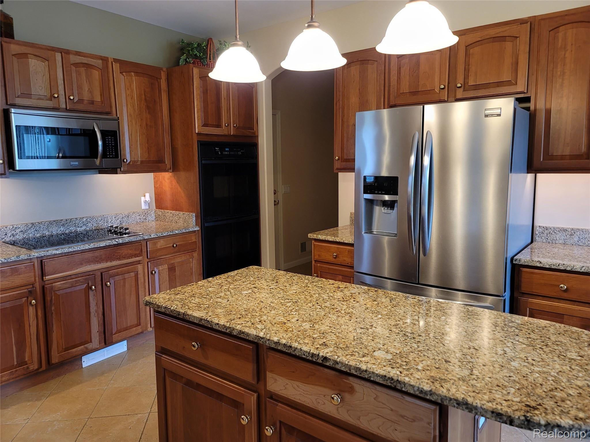 1235 Tulberry Circle Rochester, MI 48306 - Photo 10 of 36 20210825_084359.jpg