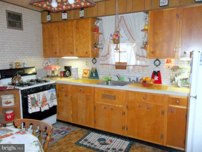 3221 East Joppa Road Baltimore, MD 21234 - Photo 18 of 25 Kitchen from Dining Room