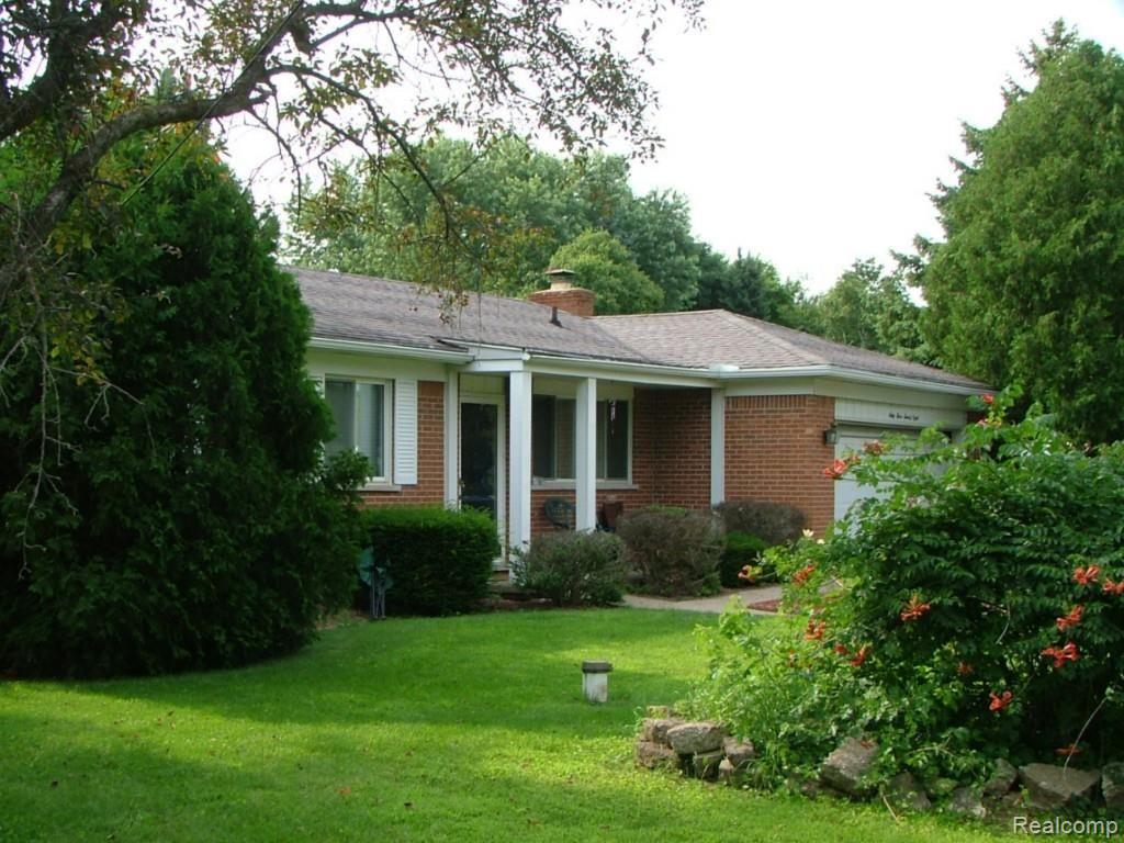 6328 Rickett Road Brighton, MI 48116 - Photo 1 of 26 DSCF4240.jpg