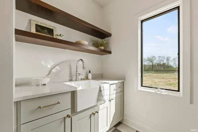 $979,900 | 594 Contour Cove, Huntertown, IN 46748