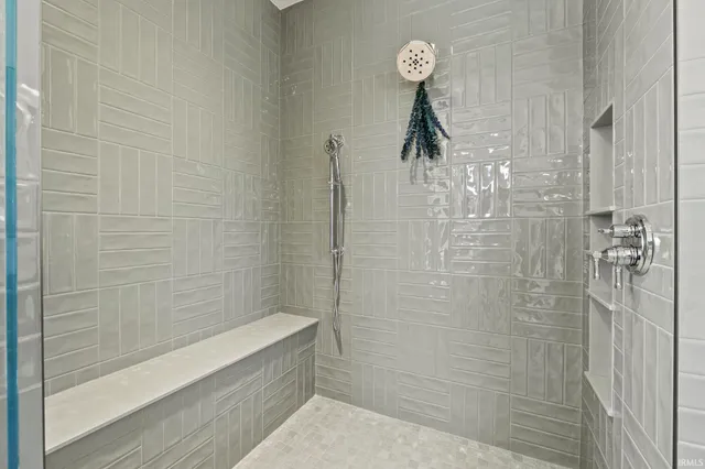 $979,900 | 594 Contour Cove, Huntertown, IN 46748