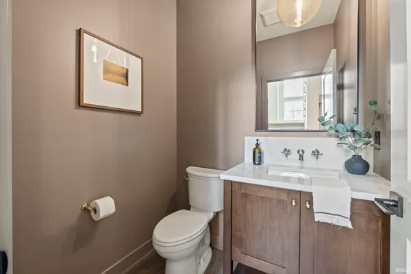 $979,900 | 594 Contour Cove, Huntertown, IN 46748