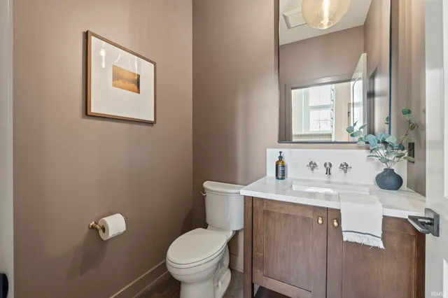 $979,900 | 594 Contour Cove, Huntertown, IN 46748