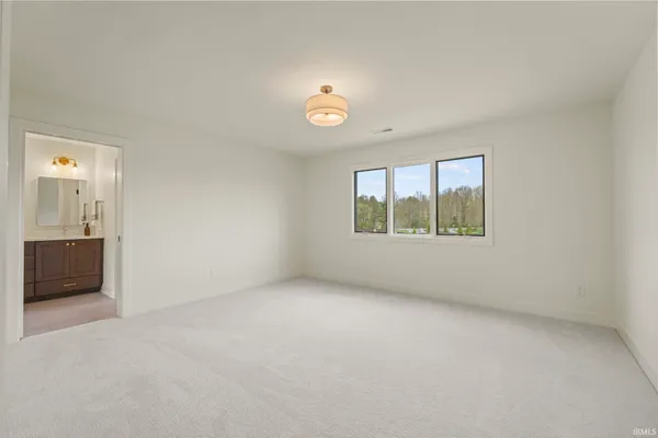 $979,900 | 594 Contour Cove, Huntertown, IN 46748