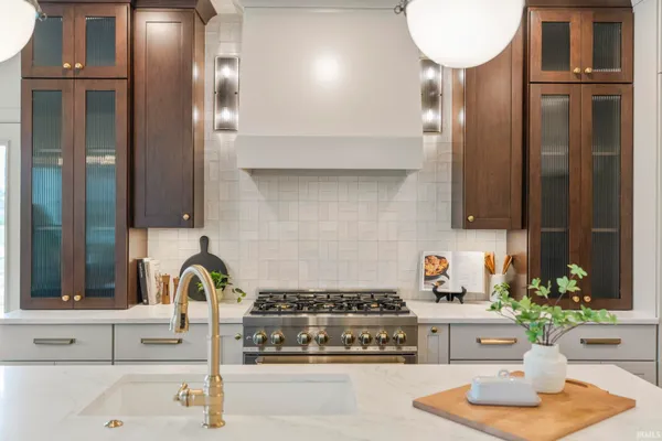 $979,900 | 594 Contour Cove, Huntertown, IN 46748