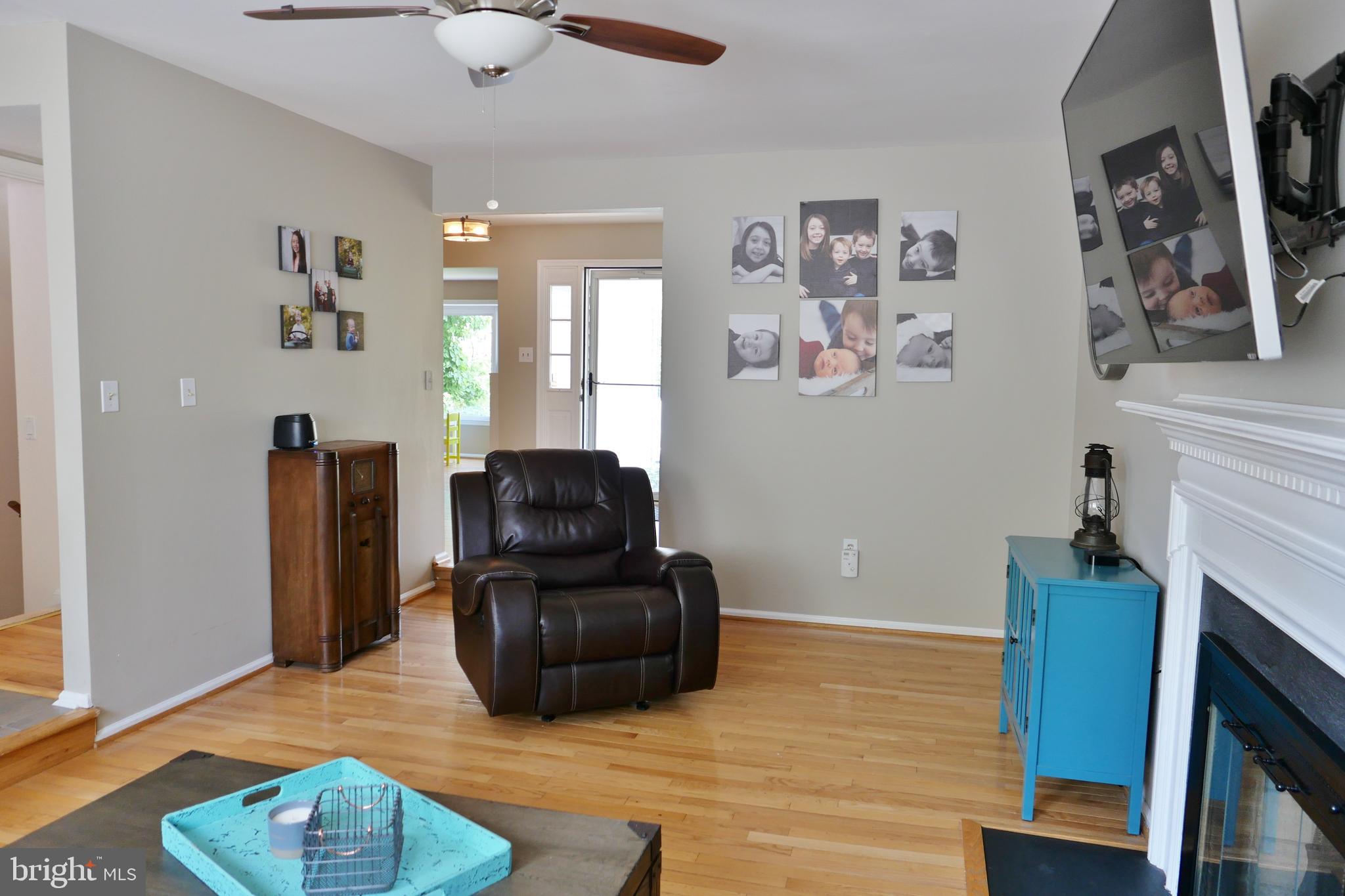 114 Country Road Sterling, VA 20165 - Photo 22 of 55 Family room w/ gas fireplace