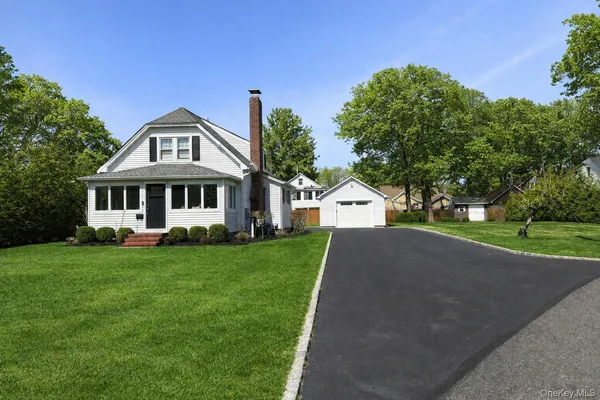 $829,000 | 24 Pegs Lane, Riverhead, NY 11901