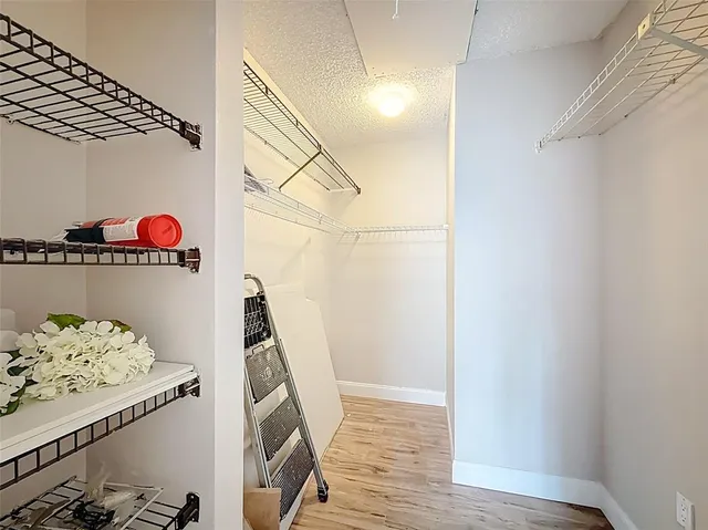 a view of entryway and livingroom