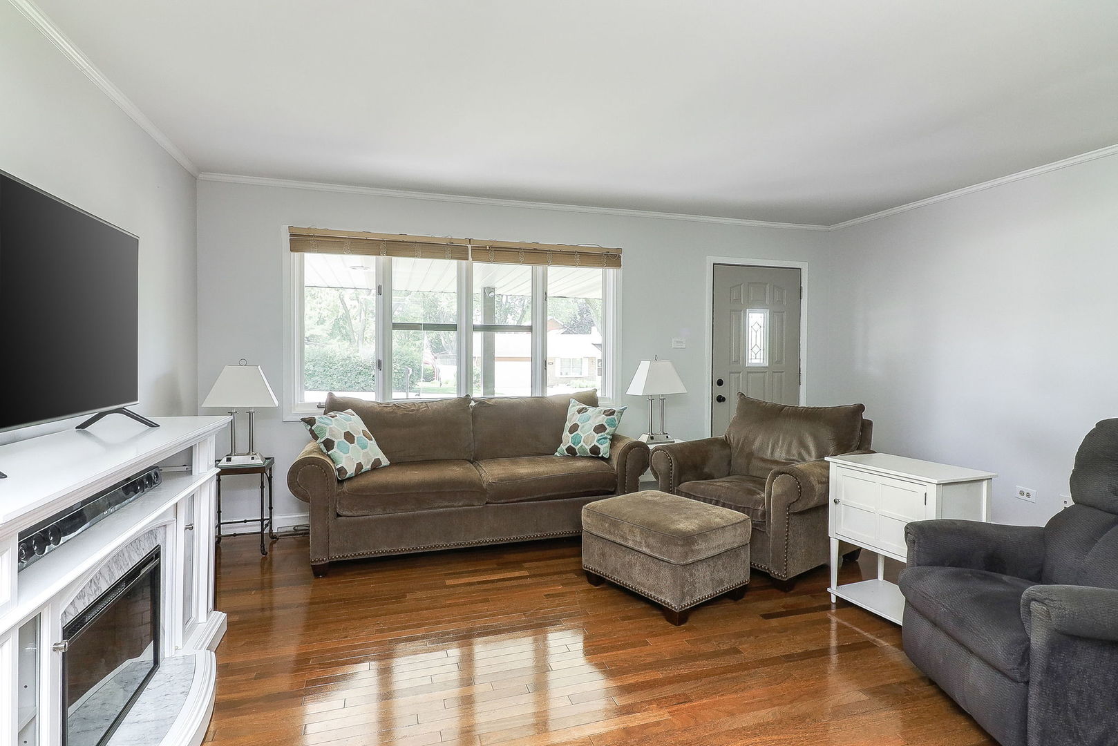 6805 High Road Darien, IL 60561 - Photo 4 of 29 Gallery Image 4