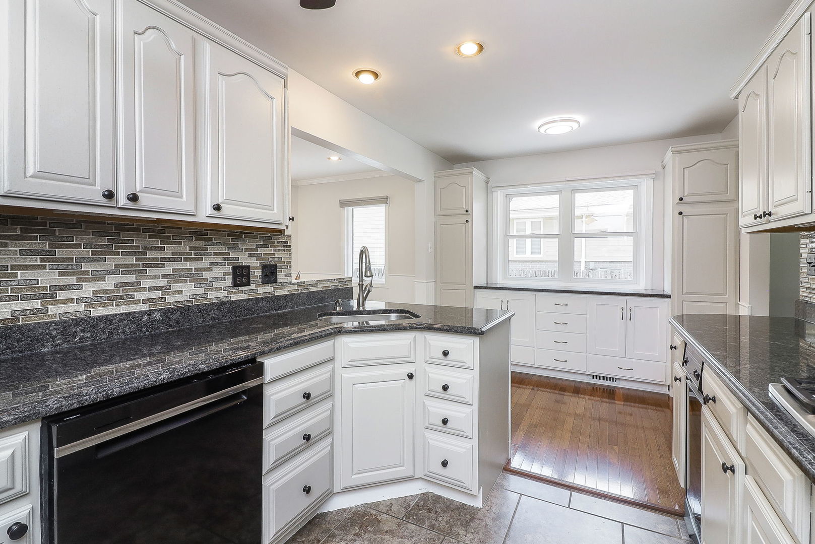 6805 High Road Darien, IL 60561 - Photo 8 of 29 Gallery Image 8