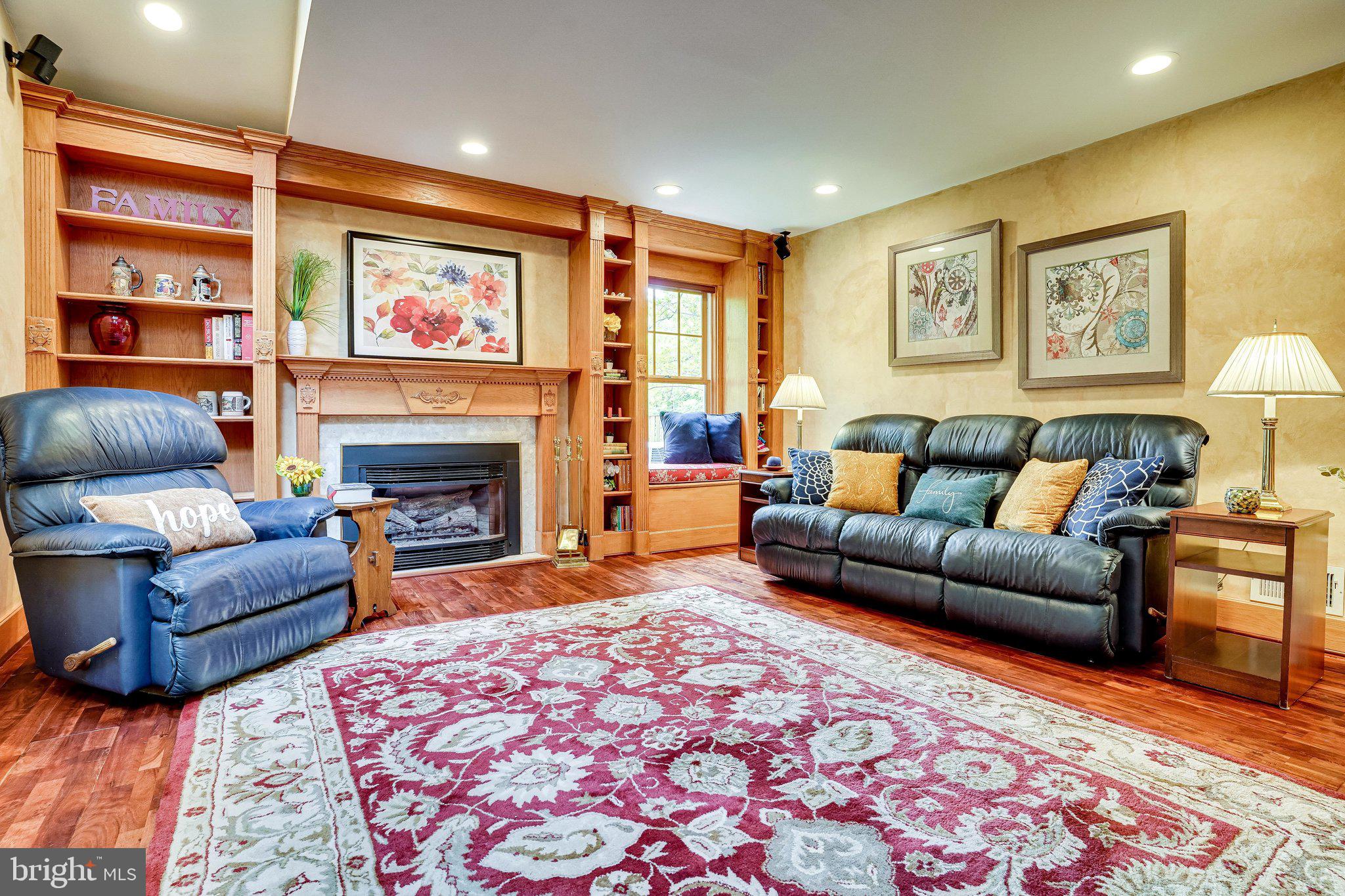 7013 Spur Road Springfield, VA 22153 - Photo 16 of 68 Note the Custom details