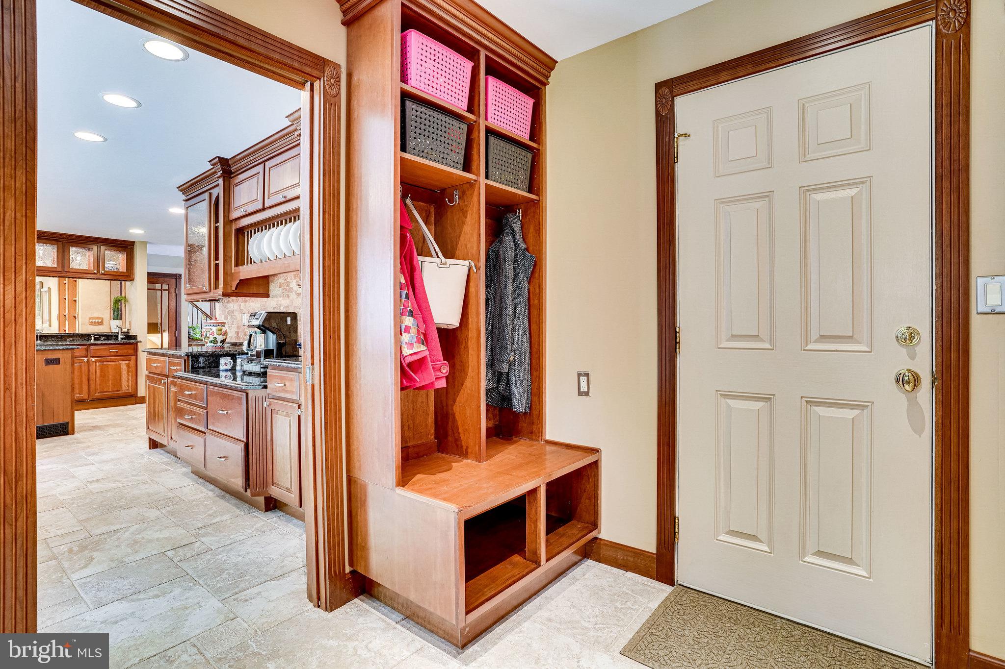 7013 Spur Road Springfield, VA 22153 - Photo 28 of 68 Custom Storage