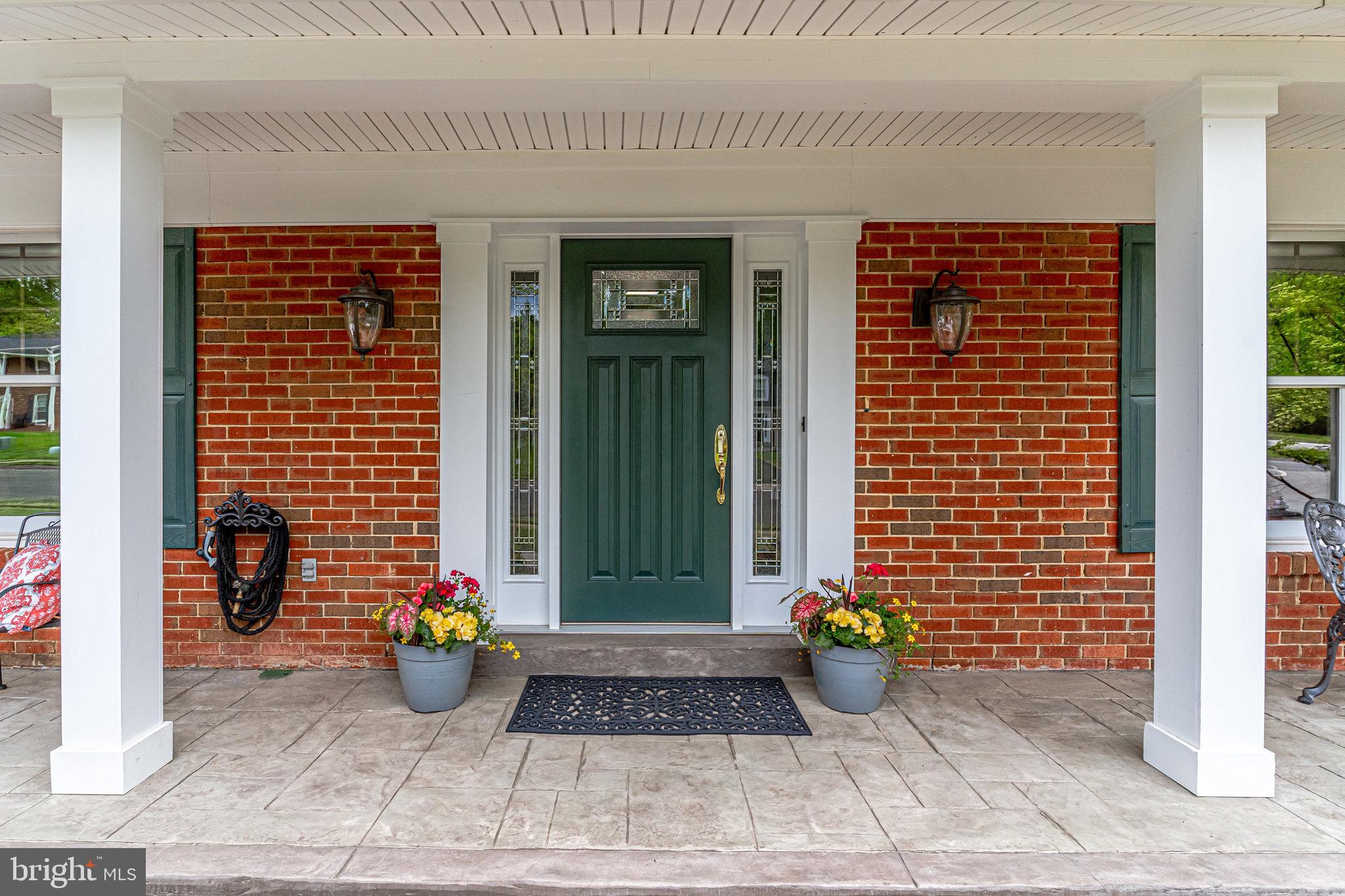 7013 Spur Road Springfield, VA 22153 - Photo 3 of 68 Just wait until you get inside!