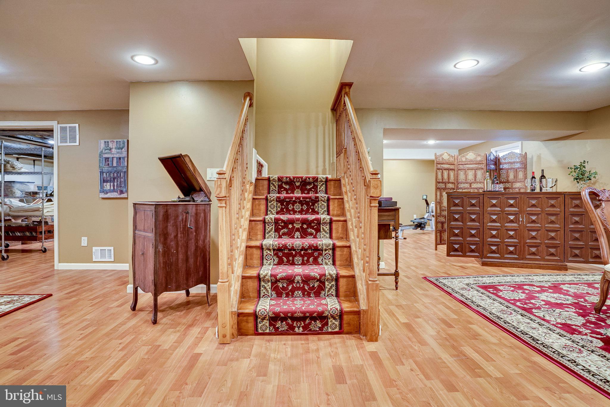 7013 Spur Road Springfield, VA 22153 - Photo 50 of 68 Light Bright and Full of Space