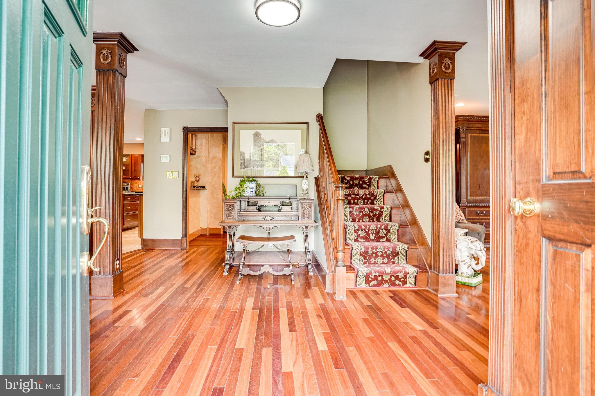 7013 Spur Road Springfield, VA 22153 - Photo 5 of 68 The perfect entry