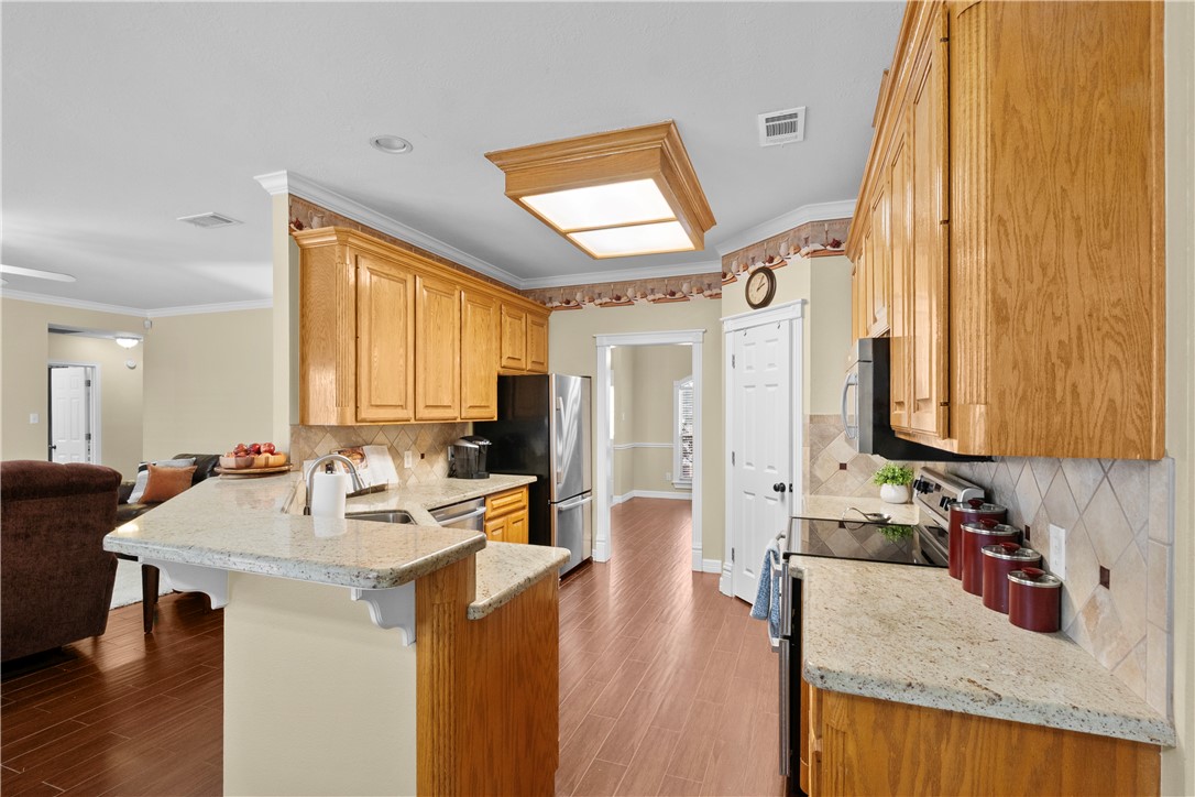 4012 Park Hurst Drive Bryan, TX 77802 - Photo 13 of 37