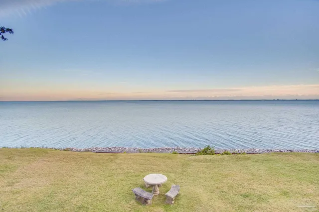 $1,325 | 710 Scenic Highway, Unit 202, Pensacola, FL 32503