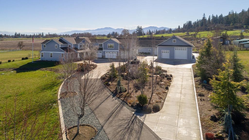 3317 Taylor Road Central Point, OR 97502 - Photo 1 of 34 Primary Photo
