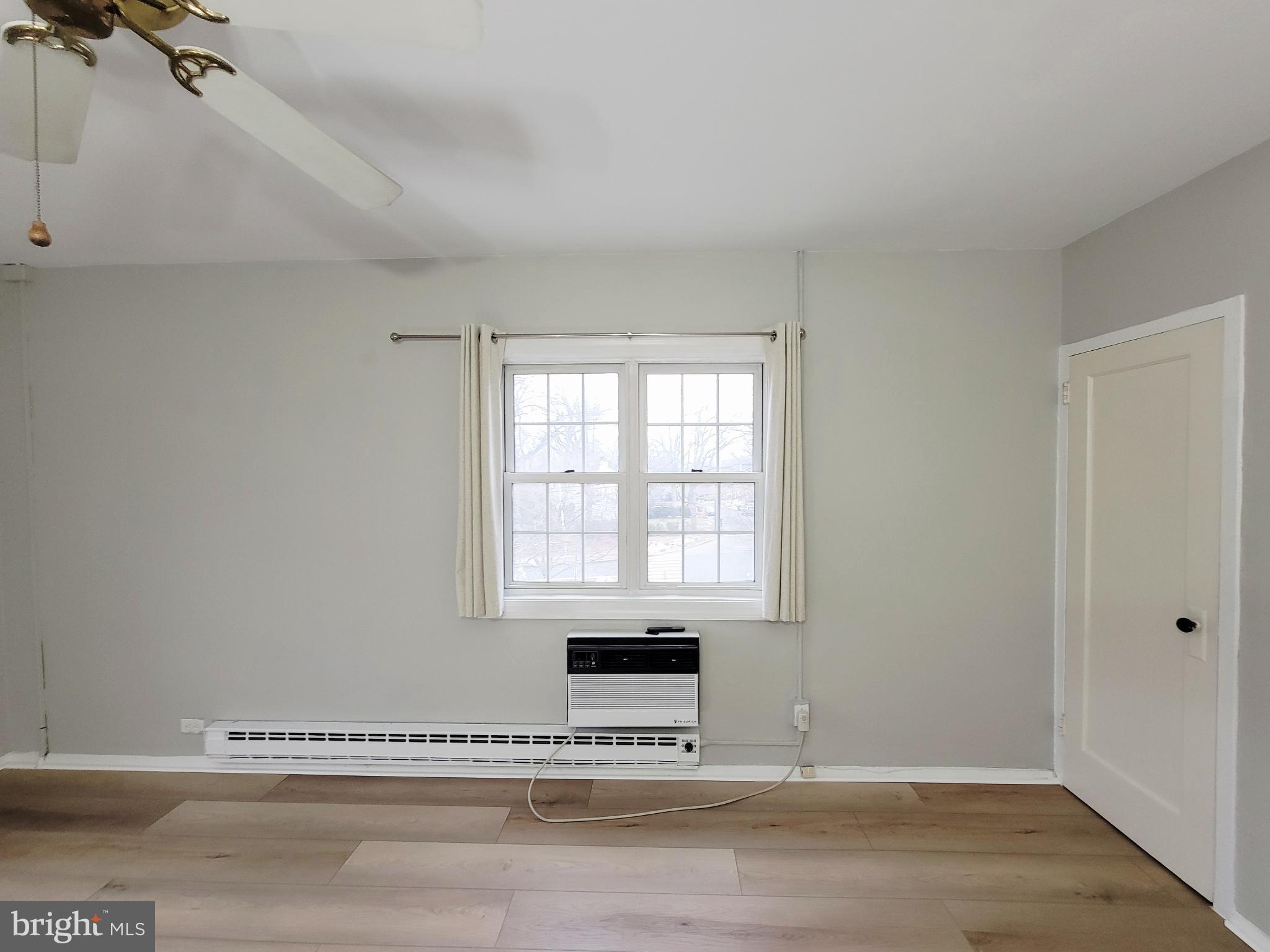 3408 Gunston Road Alexandria, VA 22302 - Photo 25 of 27 a view of a livingroom with a window