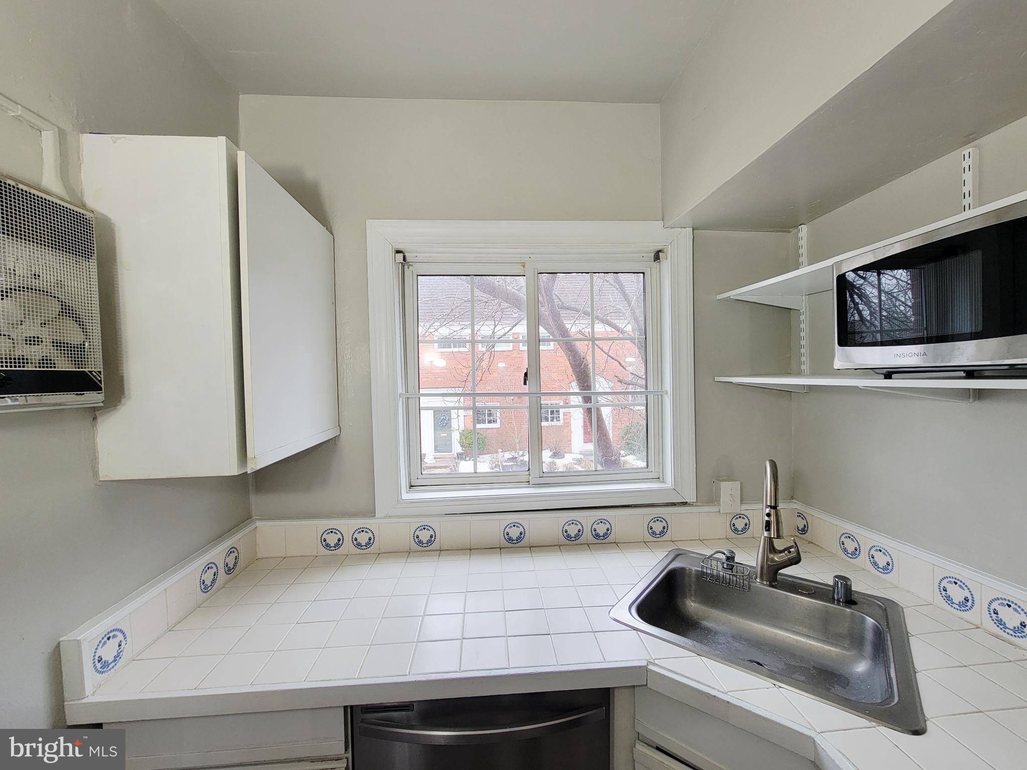 3408 Gunston Road Alexandria, VA 22302 - Photo 5 of 27 a bathroom with a sink and a window