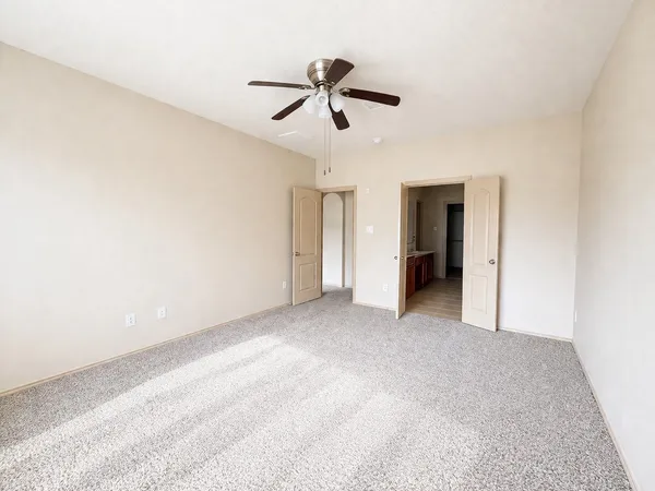 a view of empty room with ceiling fan