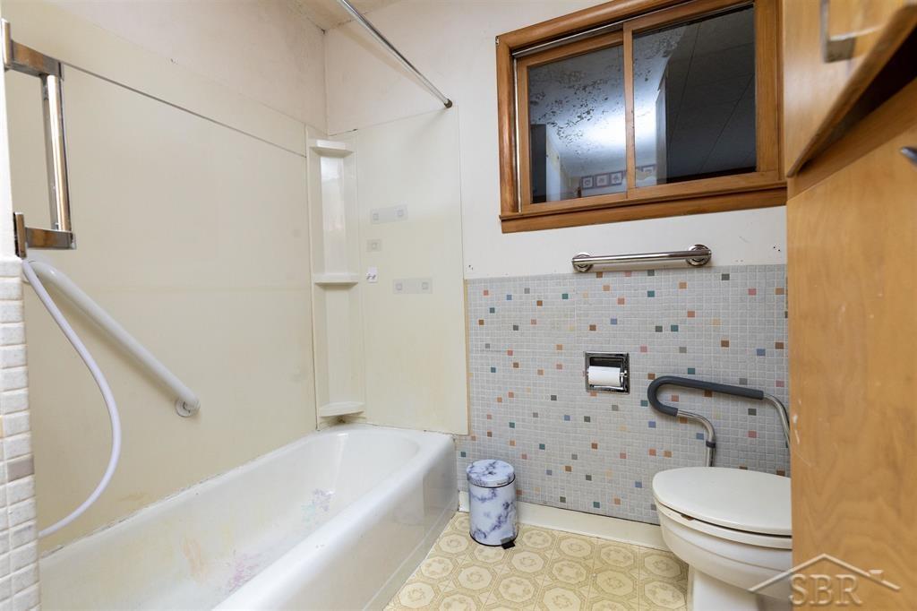 2787 East Miller Road Midland, MI 48640 - Photo 11 of 21 50195826-ae4315c1-a7ed-408d-9fa5-1c6e0fba9789.JPG