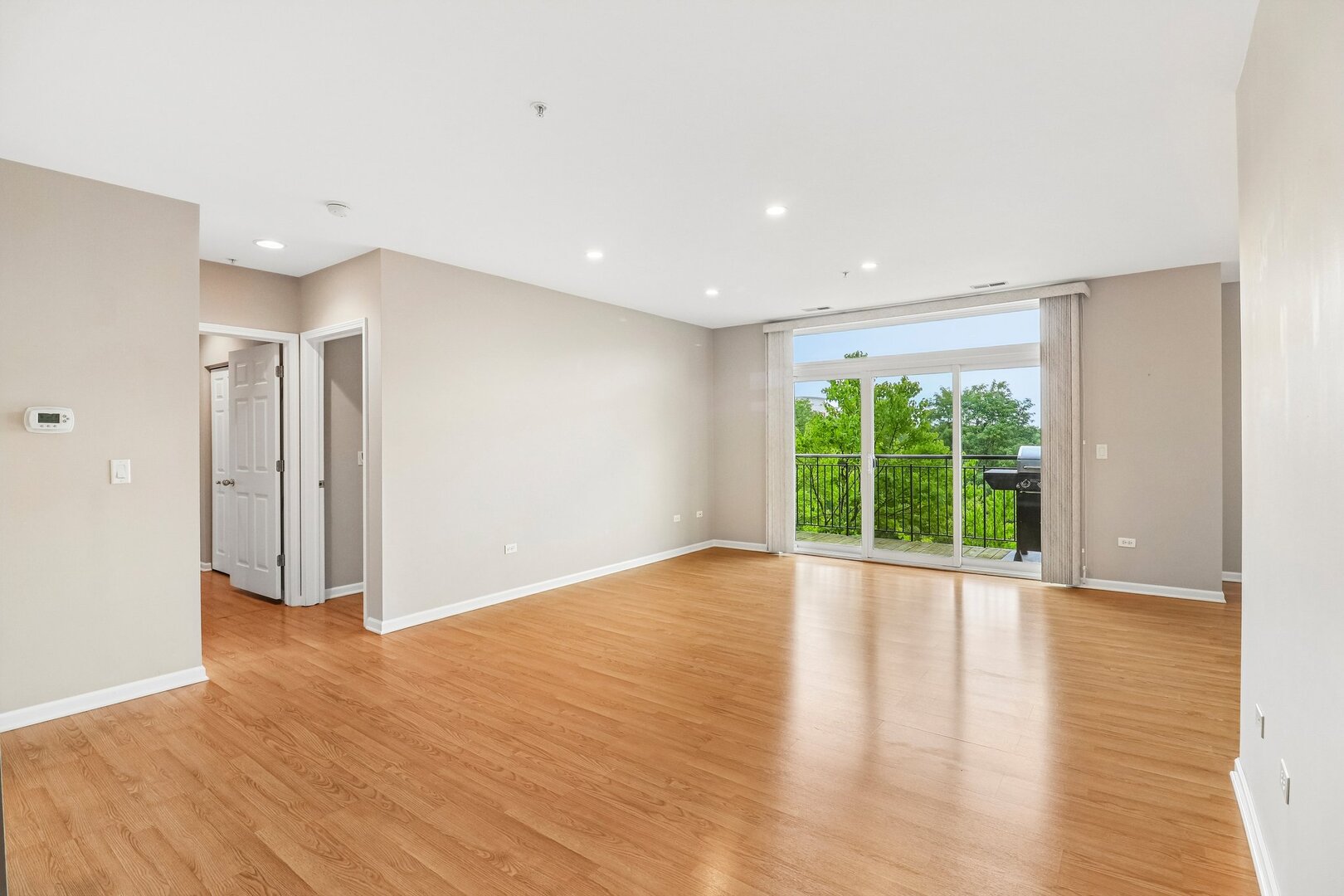 860 Weidner Road, Unit 404 Buffalo Grove, IL 60089 - Photo 4 of 34 Gallery Image 4