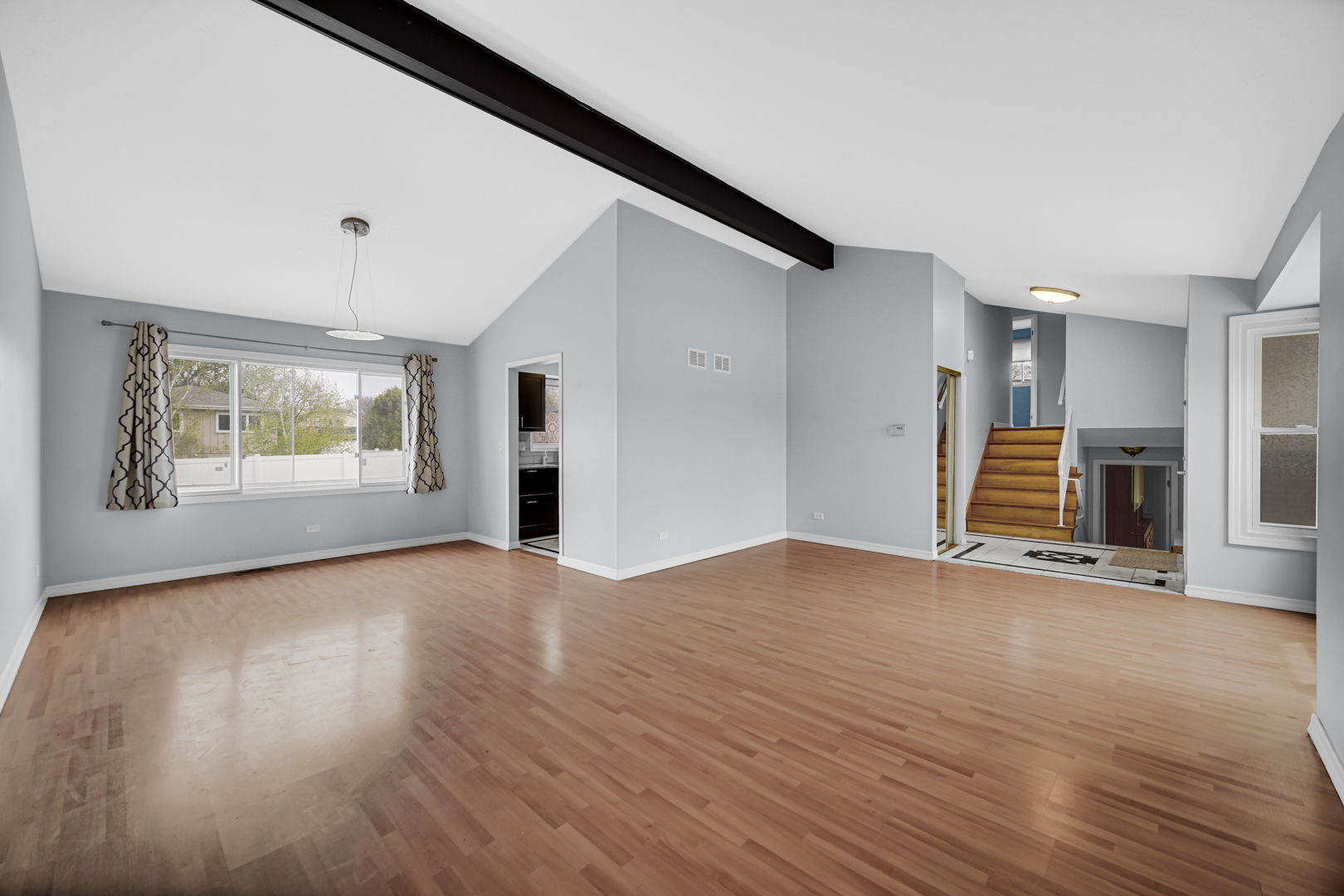 817 Kings Point Drive West Addison, IL 60101 - Photo 4 of 31 Gallery Image 4