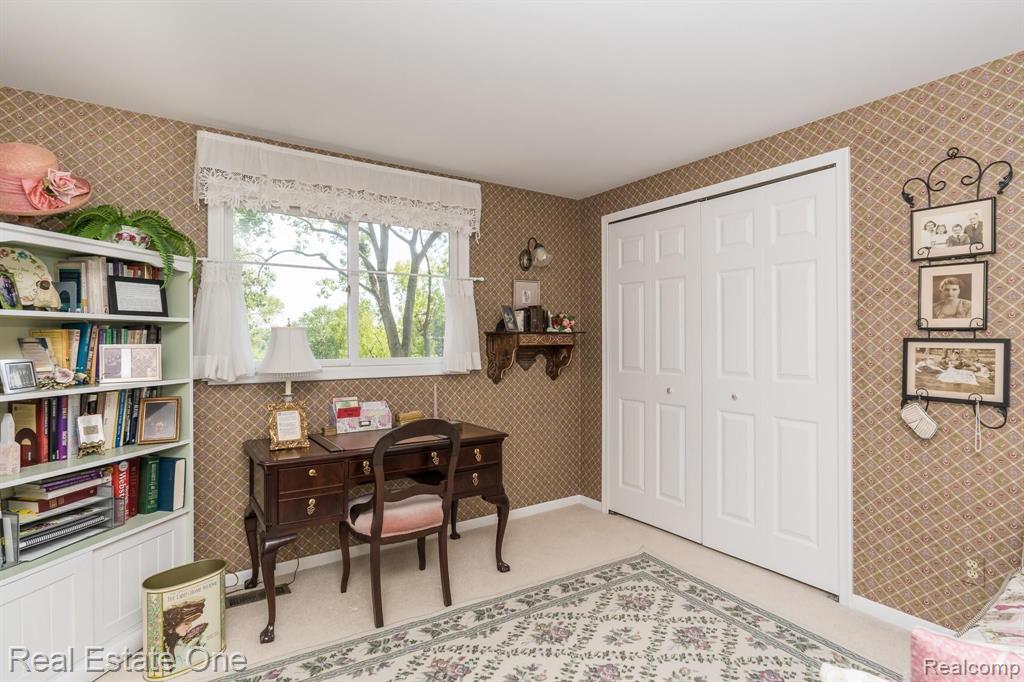 781 Dutton Road Rochester Hills, MI 48306 - Photo 24 of 33