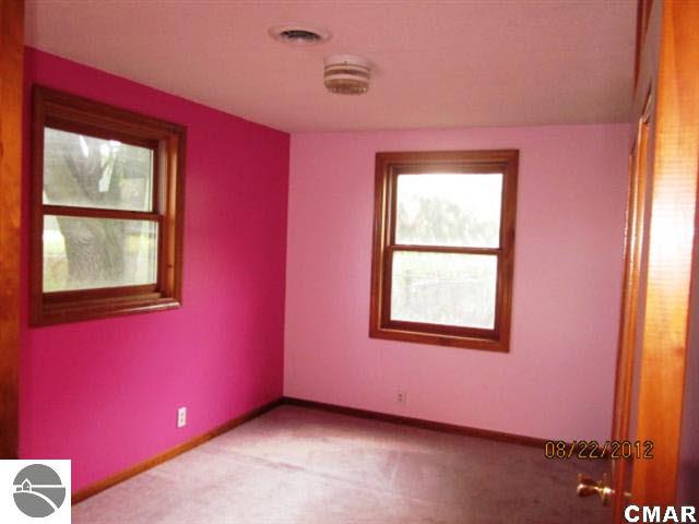 10950 Bennett Road Sumner, MI 48889 - Photo 9 of 13 1768839-8.JPG