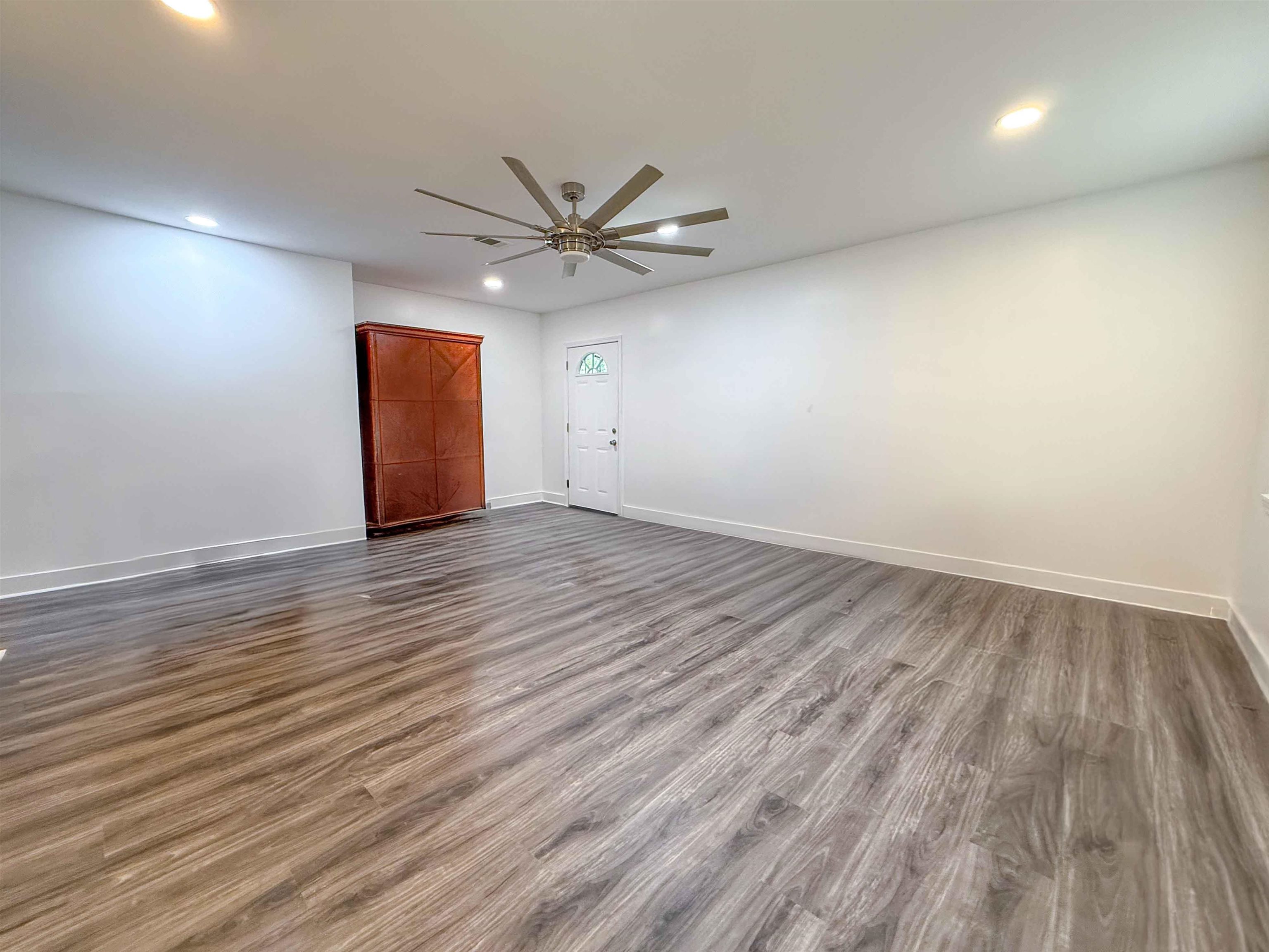2582 James Road Memphis, TN 38127 - Photo 4 of 36 an empty room with wooden floor and windows