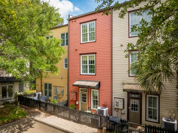 $3,800 | 728 South Shelmore Boulevard, Unit 201, Mount Pleasant, SC 29464