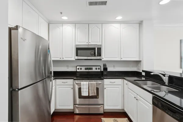 $3,800 | 728 South Shelmore Boulevard, Unit 201, Mount Pleasant, SC 29464