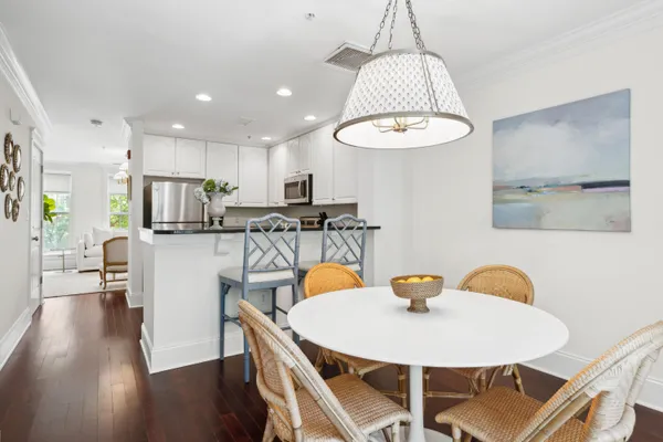 $3,800 | 728 South Shelmore Boulevard, Unit 201, Mount Pleasant, SC 29464