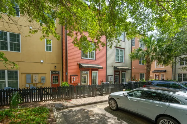 $3,800 | 728 South Shelmore Boulevard, Unit 201, Mount Pleasant, SC 29464