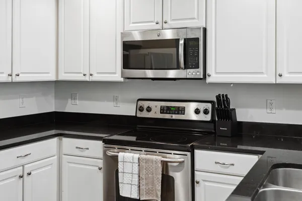 $3,800 | 728 South Shelmore Boulevard, Unit 201, Mount Pleasant, SC 29464