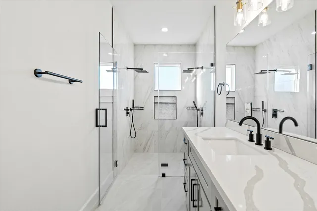 $2,390 | 3601 Rebecca Street, Unit B, Houston, TX 77021