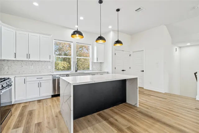 $2,390 | 3601 Rebecca Street, Unit B, Houston, TX 77021