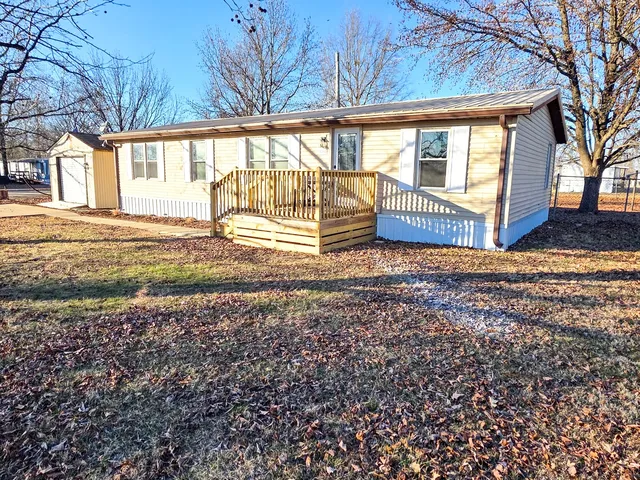 $97,500 | 1060 West 5th Street, Flora, IL 62839