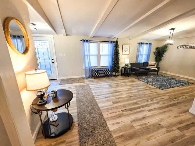 $97,500 | 1060 West 5th Street, Flora, IL 62839