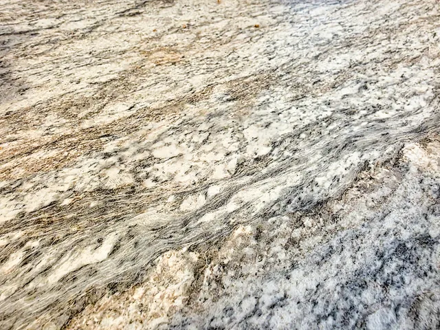 $97,500 | 1060 West 5th Street, Flora, IL 62839