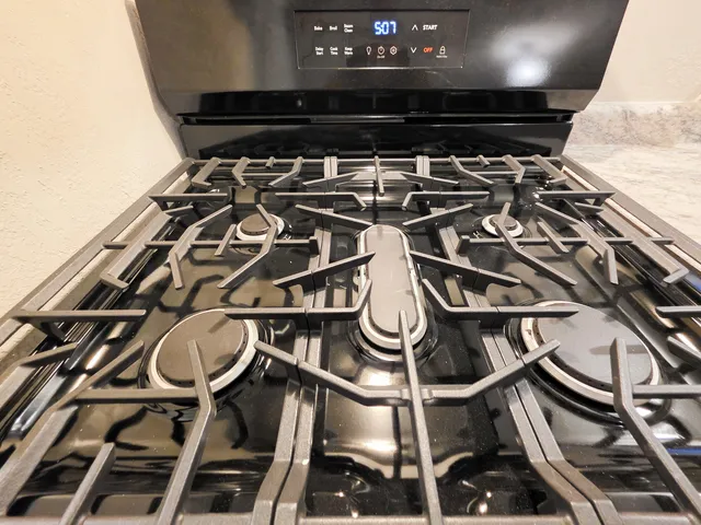 $97,500 | 1060 West 5th Street, Flora, IL 62839