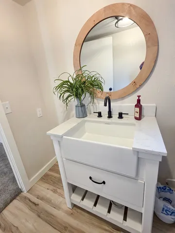 $97,500 | 1060 West 5th Street, Flora, IL 62839