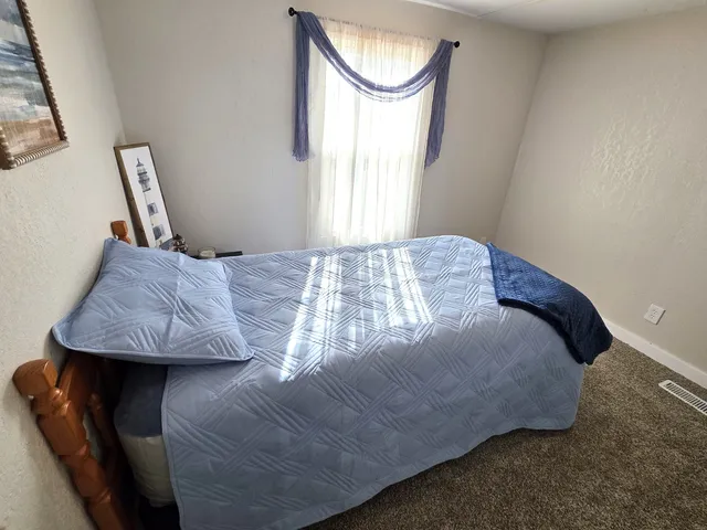 $97,500 | 1060 West 5th Street, Flora, IL 62839