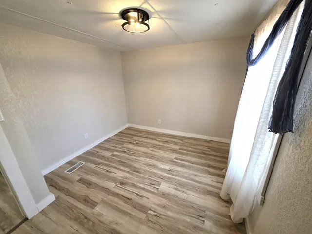 $97,500 | 1060 West 5th Street, Flora, IL 62839