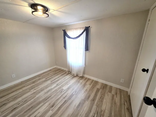 $97,500 | 1060 West 5th Street, Flora, IL 62839