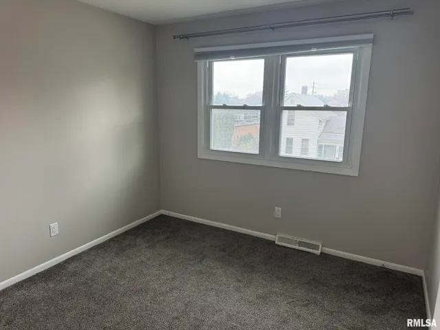 $1,500 | 1728 Taylor Street, Davenport, IA 52804