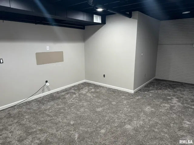 $1,500 | 1728 Taylor Street, Davenport, IA 52804