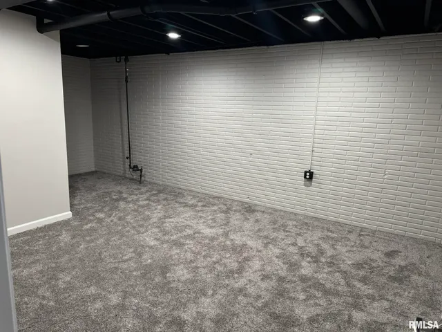 $1,500 | 1728 Taylor Street, Davenport, IA 52804