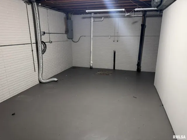 $1,500 | 1728 Taylor Street, Davenport, IA 52804